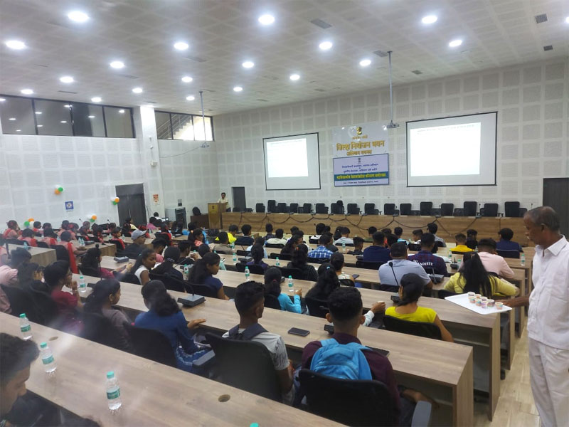 Under a program organized by Raigad Youth foundation, around 35 Students and few of their parents visited Alibag Magnetic Observatory