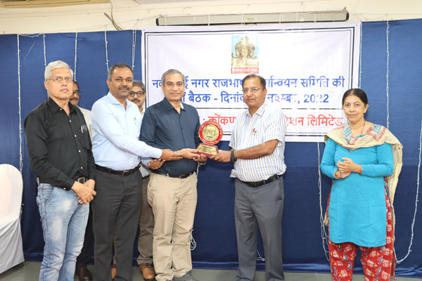 सर्वश्रेष्‍ठ गृहपत्रिका का प्रथम पुरस्‍कार