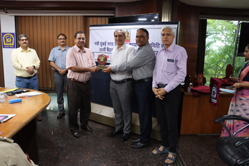 नगर राजभाषा कार्यान्व्यन समिति, नवी मुंबई (नराकास/टॉलिक) द्वारा पुरस्काअर से सम्मािनित